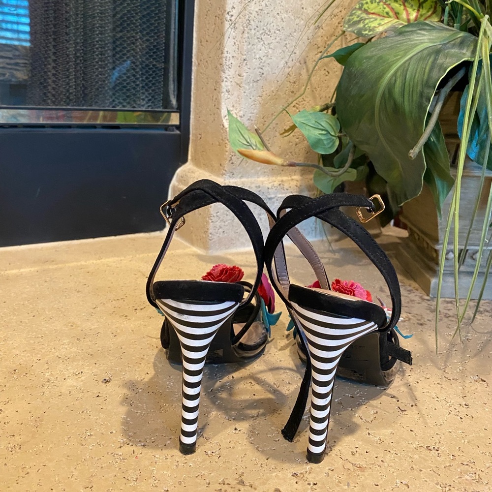 Beautiful Betsey Johnson Heels. - Picture 4 of 5